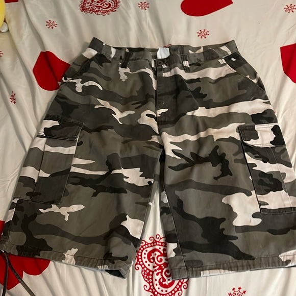 Shorts - Picture 1 of 2